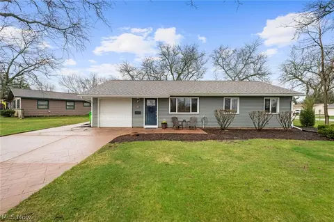 487 Bridle Ln, Berea, OH 44017