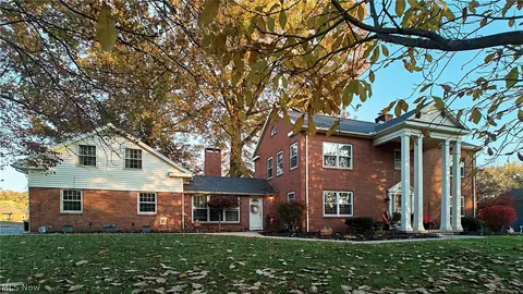 100 Maple Shade Dr, Marietta, OH 45750