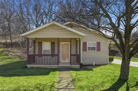 1082 Hazel St, Akron, OH 44305