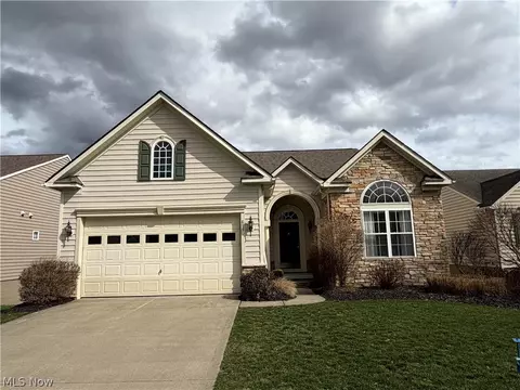 895 Highridge Ln, Kent, OH 44240
