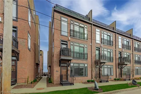 2275 W 19 St, Cleveland, OH 44113