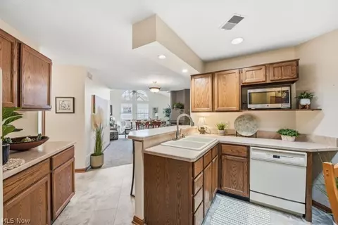 1163 Red Tail Hawk Ct #1, Boardman, OH 44512 photo 13