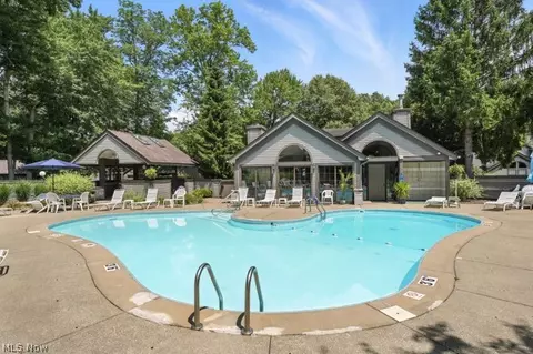 1163 Red Tail Hawk Ct #1, Boardman, OH 44512 photo 2