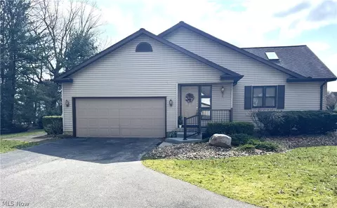 1151 Surrey Point Dr, Warren, OH 44484