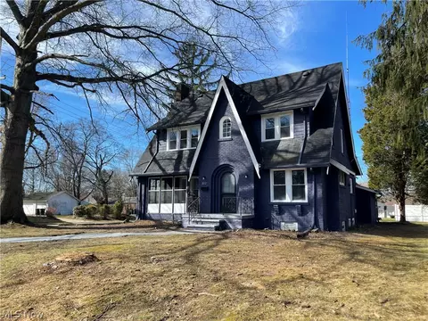 802 Orlando Ave, Akron, OH 44320