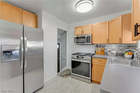 Kitchen - 1677 Douglas Rd, Wickliffe, OH 44092 photo 2 of 4