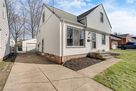 Exterior - 1677 Douglas Rd, Wickliffe, OH 44092 photo 2 of 4