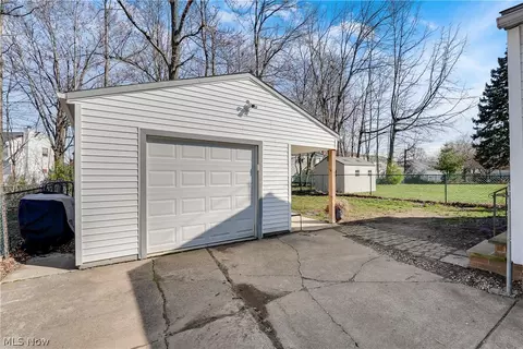 Exterior - 1677 Douglas Rd, Wickliffe, OH 44092 photo 3 of 4