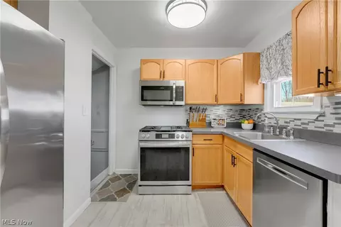 Kitchen - 1677 Douglas Rd, Wickliffe, OH 44092 photo 1 of 4