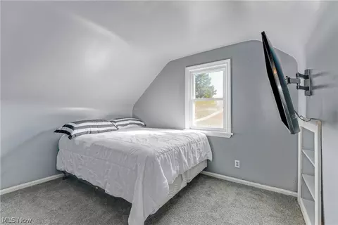 Bedroom - 1677 Douglas Rd, Wickliffe, OH 44092 photo 3 of 5