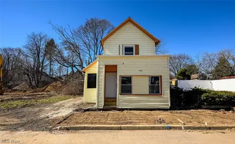 Exterior - 868 N Main St, Akron, OH 44310 photo 2 of 5