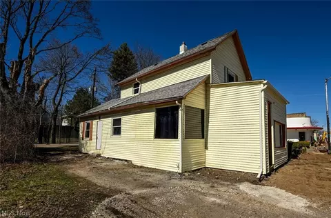 868 N Main St, Akron, OH 44310