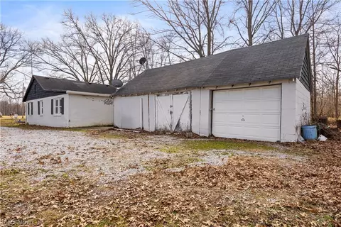 39046 E River Rd, Elyria, OH 44035 photo 2