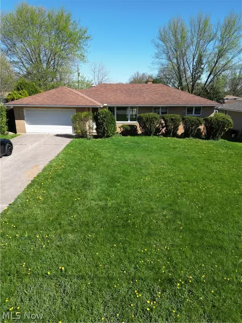 333 E Ridgewood Dr, Seven Hills, OH 44131