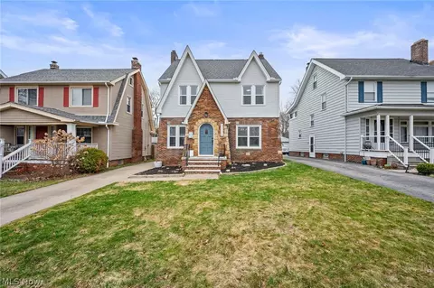 3525 Silsby Rd, University Heights, OH 44118