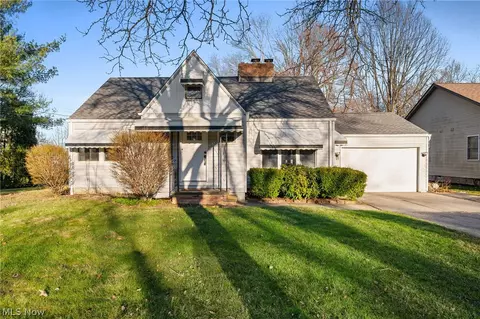 2809 Stark Dr, Willoughby Hills, OH 44094