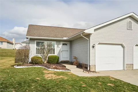 329 Spruce St, Barberton, OH 44203
