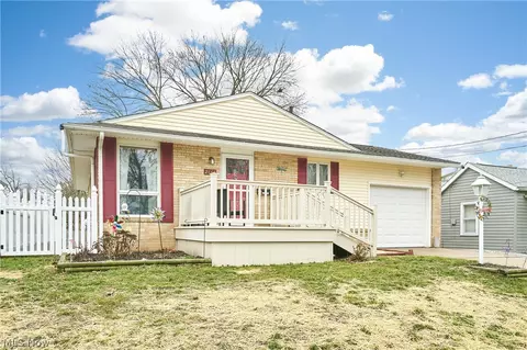 2864 Burnside St, Akron, OH 44312