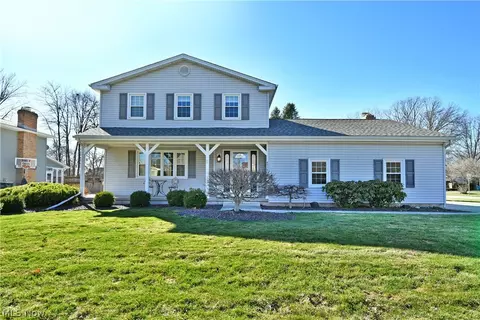 8536 Four Seasons Trl, Youngstown, OH 44514