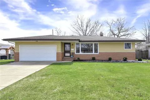 13397 Cherokee Trl, Middleburg Heights, OH 44130