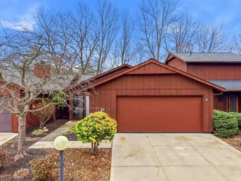 17833 Cliffside Dr, Strongsville, OH 44136