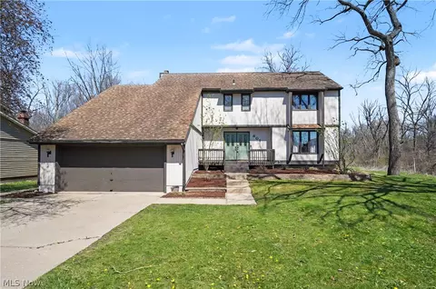 601 Treeside Dr, Stow, OH 44224