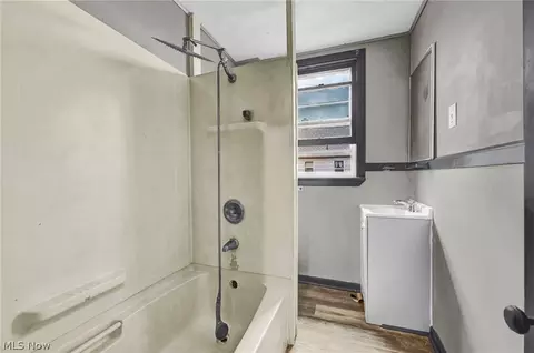 Bath - 2129 E 30th St, Lorain, OH 44055 photo 1 of 1