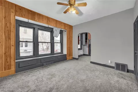 2129 E 30th St, Lorain, OH 44055 photo 8