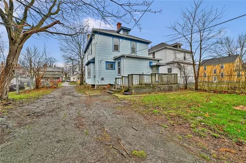 Exterior - 2129 E 30th St, Lorain, OH 44055 photo 3 of 4