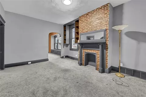 Living - 2129 E 30th St, Lorain, OH 44055 photo 1 of 6