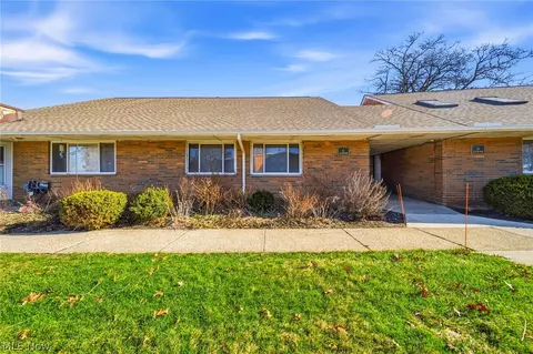 21896 River Oaks Dr #C-1, Rocky River, OH 44116