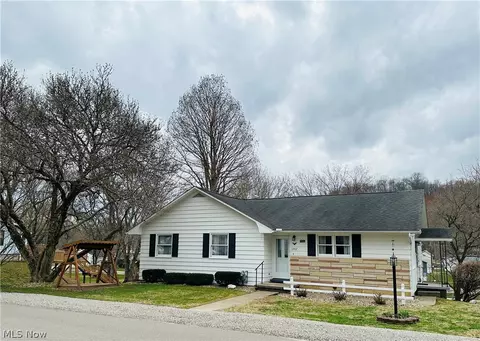 1207 Chestnut St, Dresden, OH 43821