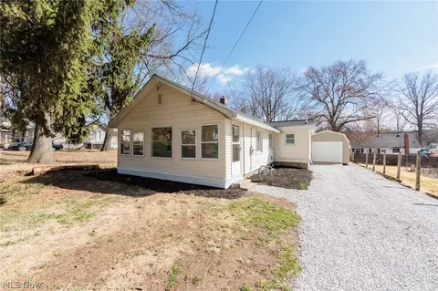 3239 Lakeway St, Akron, OH 44319