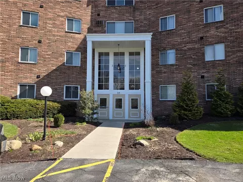 315 Solon Rd #309, Chagrin Falls, OH 44022