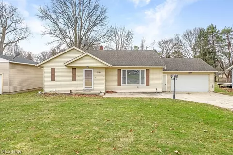 3290 Sweitzer St NW, Uniontown, OH 44685