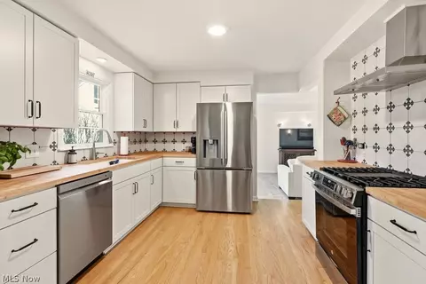 Kitchen - 54 E Case Dr, Hudson, OH 44236 photo 1 of 5