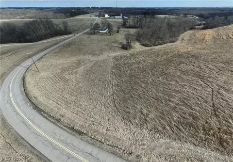 Pinecrest Drive, Zanesville, OH 43701