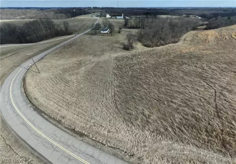 Pinecrest Drive, Zanesville, OH 43701