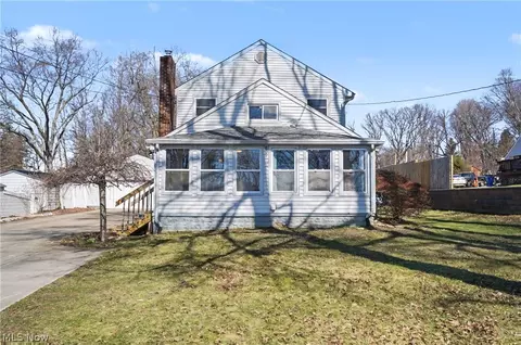 801 Chaffin Rd, Akron, OH 44306