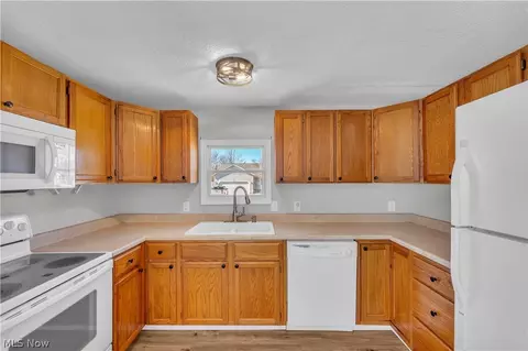 Kitchen - 479 Stallion Ct, Lagrange, OH 44050 photo 2 of 2