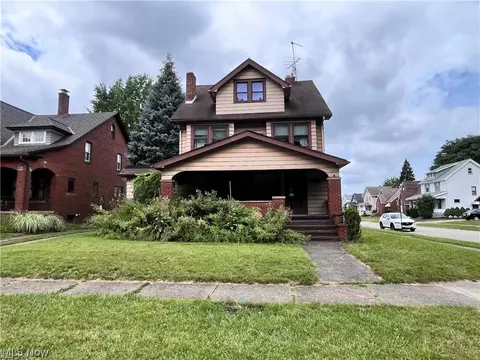 4846 Edgepark Dr, Garfield Heights, OH 44125