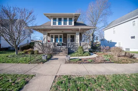 329 Park Ave NW, New Philadelphia, OH 44663