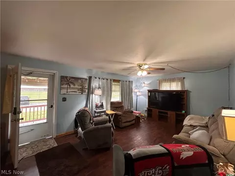 Living - 605 Stadium St, Minerva, OH 44657 photo 2 of 3