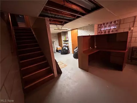 Entry Way - 605 Stadium St, Minerva, OH 44657 photo 2 of 2