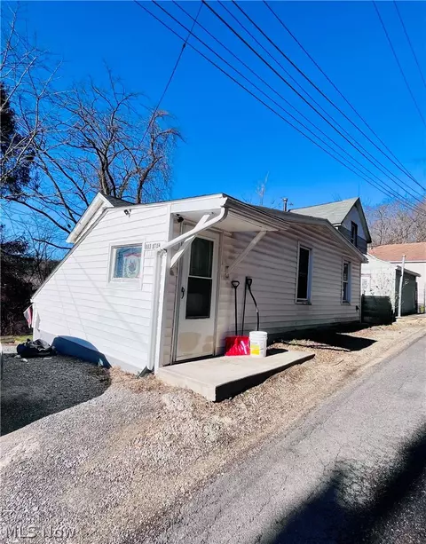 603 Utah Ln, Chester, WV 26034