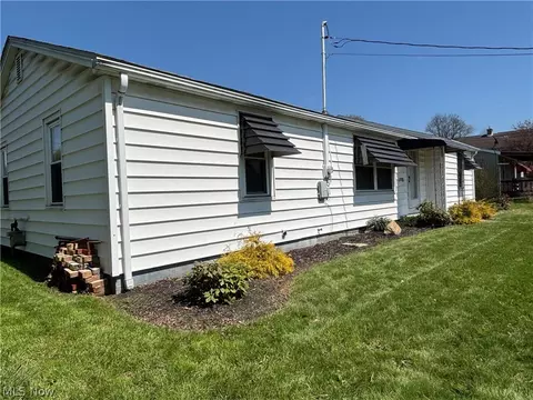 486 E Clark St, East Palestine, OH 44413