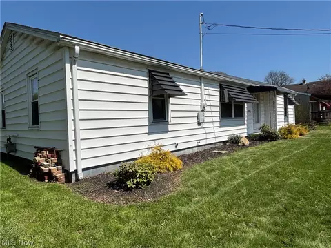 486 E Clark St, East Palestine, OH 44413