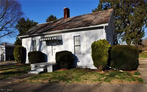 416 High St, Dresden, OH 43821