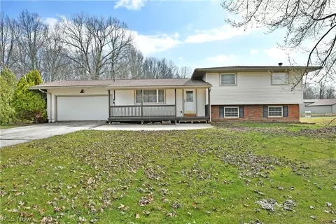 6883 Palmyra Rd SW, Warren, OH 44481
