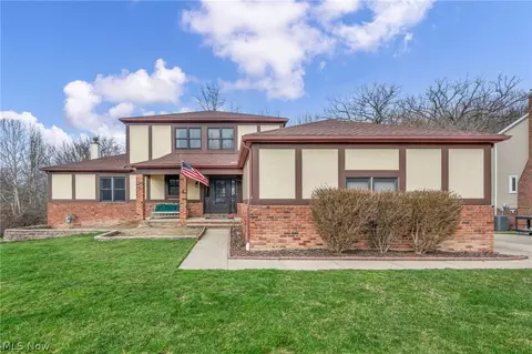 5810 Ely Vista Dr, Parma, OH 44129